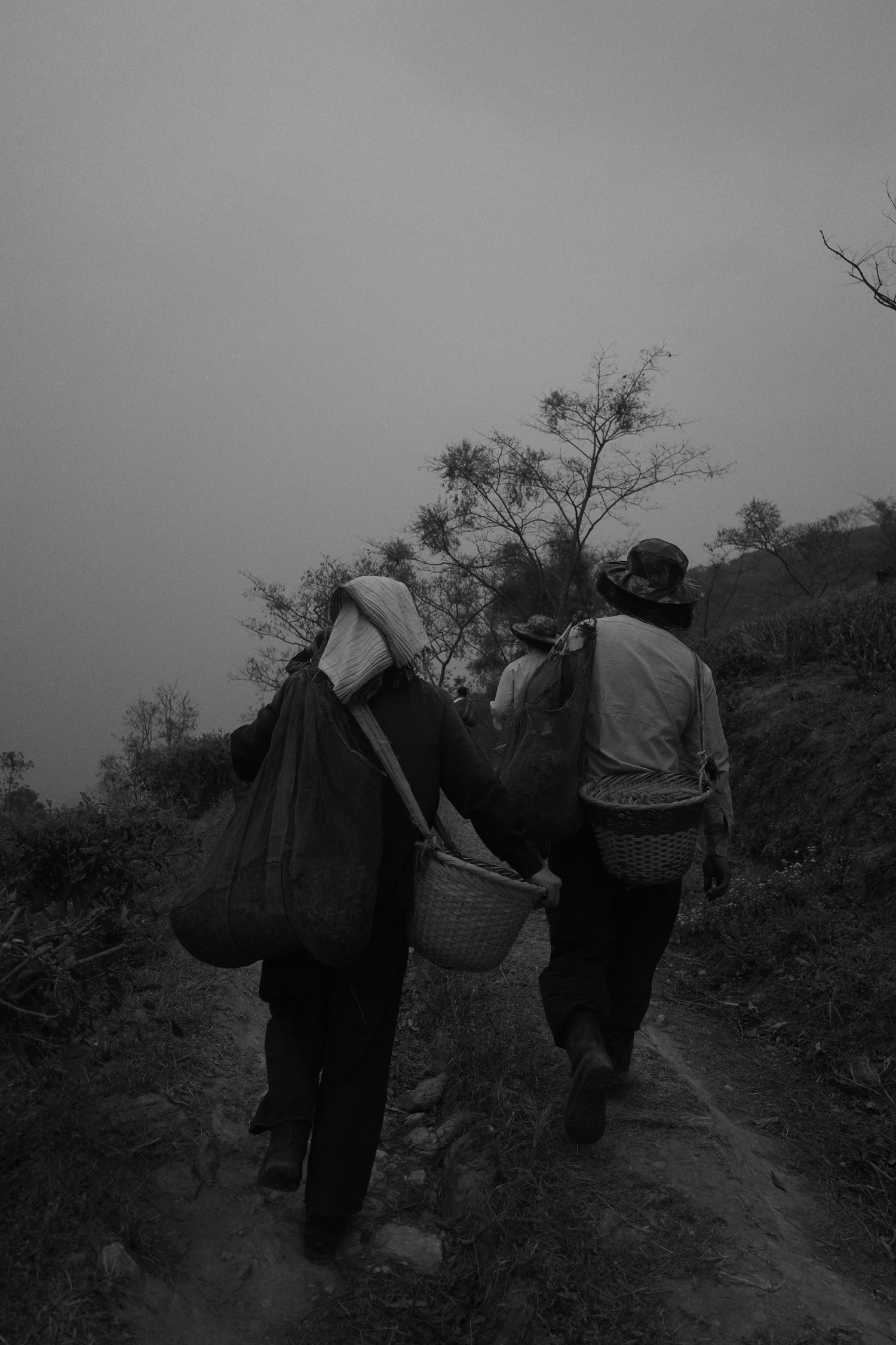 LaKyrsiew workers walking forth in greyscale