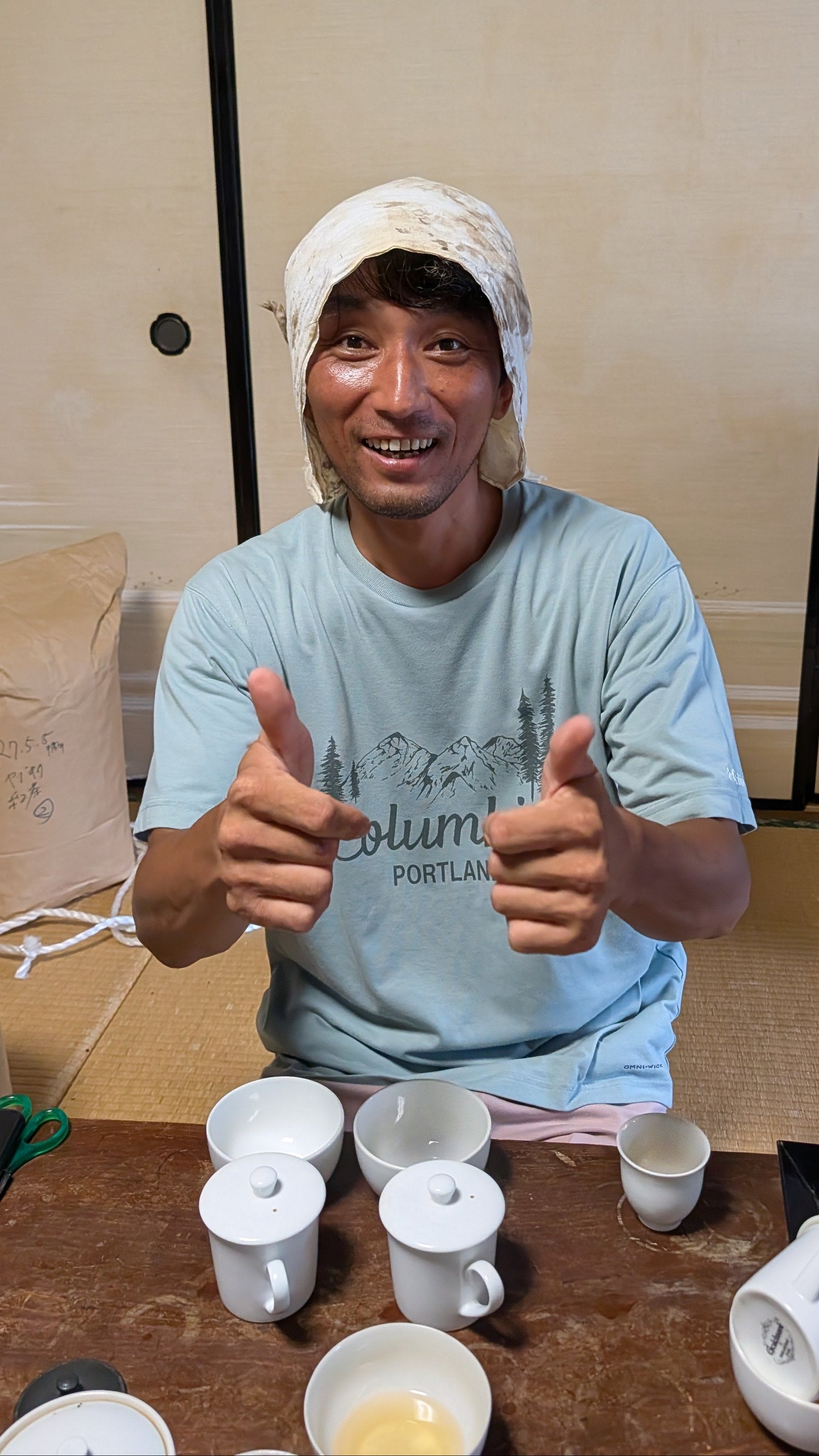 Tōzaka-san looking stylish wearing his tea-dyed cloth